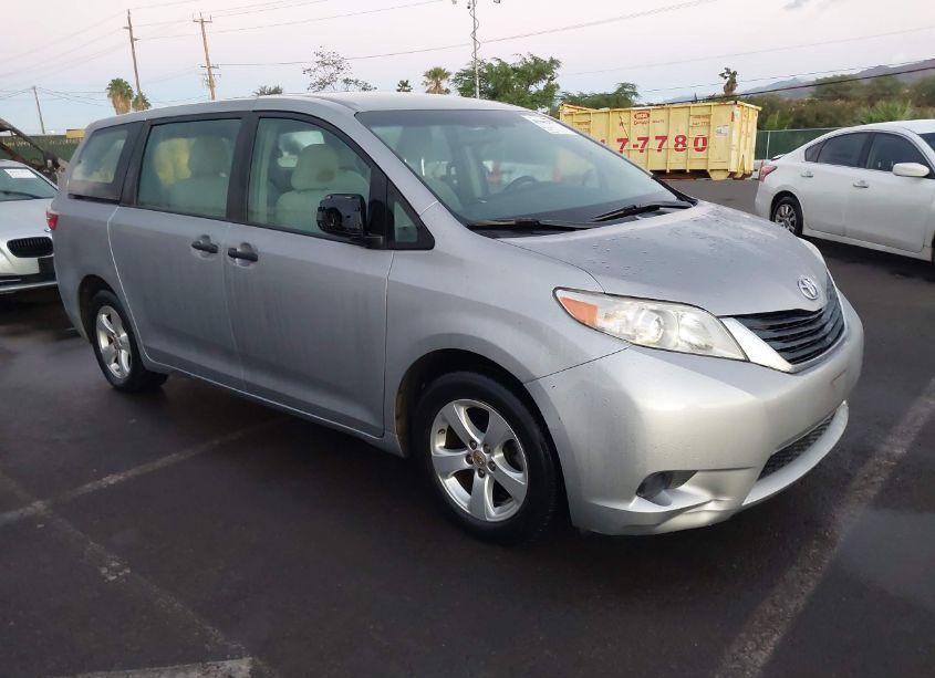 2017 Toyota Sienna L 7 PASSENGER (VIN 5TDZZ3DC5HS799625) main photo