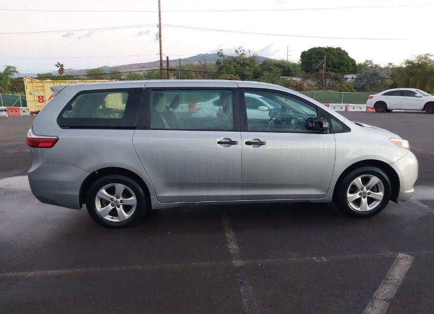 Photo 13 of 2017 Toyota Sienna L 7 PASSENGER (VIN 5TDZZ3DC5HS799625)