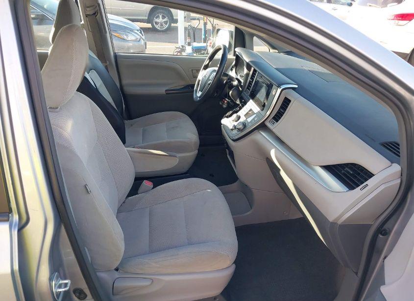 Photo 5 of 2017 Toyota Sienna L 7 PASSENGER (VIN 5TDZZ3DC5HS799625)