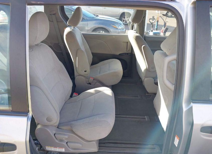 Photo 8 of 2017 Toyota Sienna L 7 PASSENGER (VIN 5TDZZ3DC5HS799625)