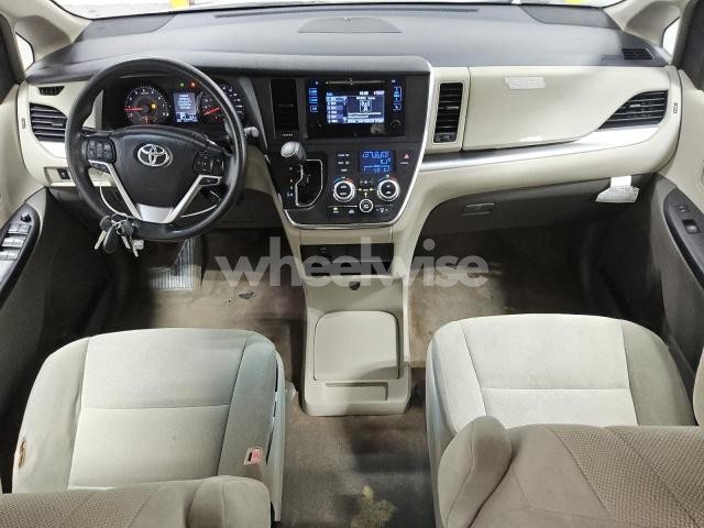 Photo 3 of 2017 TOYOTA SIENNA (VIN 5TDZZ3DC5HS816309)