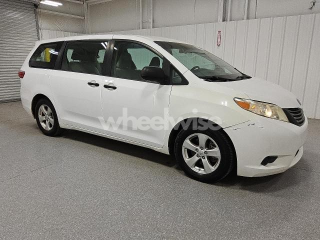 Photo 4 of 2017 TOYOTA SIENNA (VIN 5TDZZ3DC5HS816309)