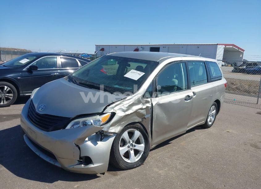 Photo 2 of 2017 Toyota Sienna L 7 PASSENGER (VIN 5TDZZ3DC6HS799116)