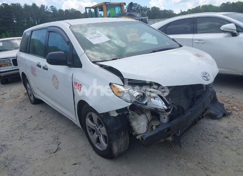 2017 Toyota Sienna L 7 PASSENGER (VIN 5TDZZ3DC7HS819101) main photo