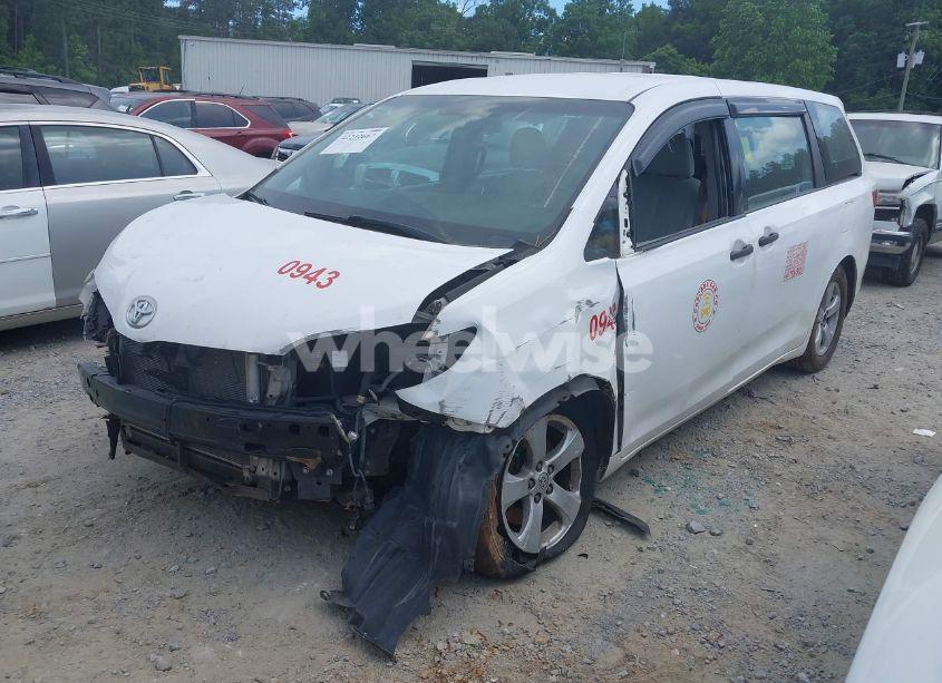 Photo 2 of 2017 Toyota Sienna L 7 PASSENGER (VIN 5TDZZ3DC7HS819101)