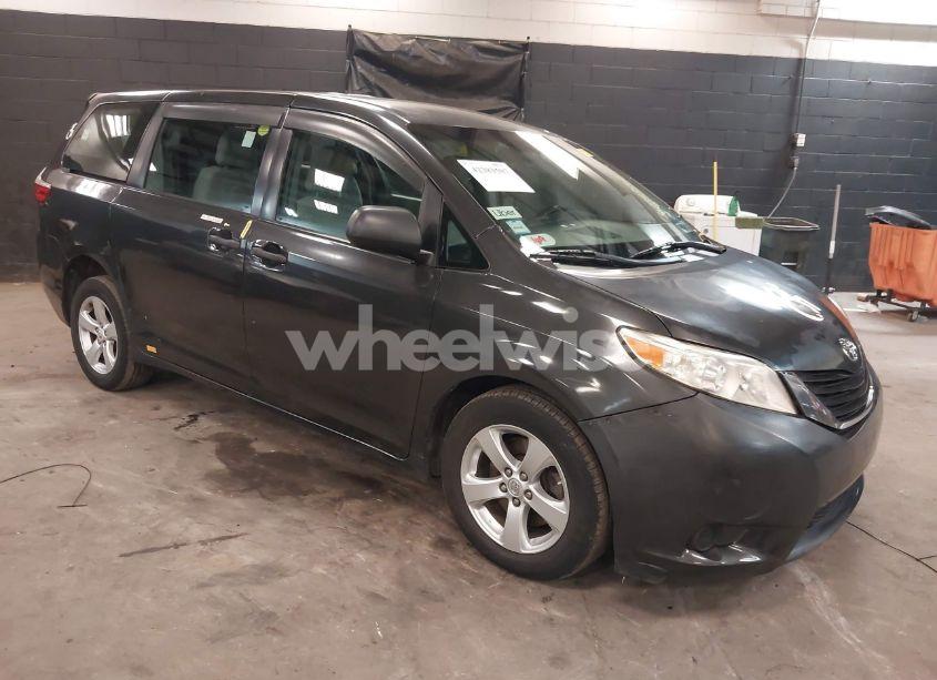 2017 Toyota Sienna L 7 PASSENGER (VIN 5TDZZ3DC8HS785086) main photo