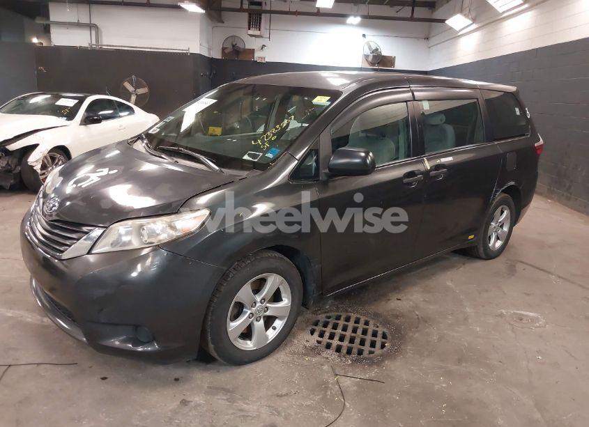Photo 2 of 2017 Toyota Sienna L 7 PASSENGER (VIN 5TDZZ3DC8HS785086)
