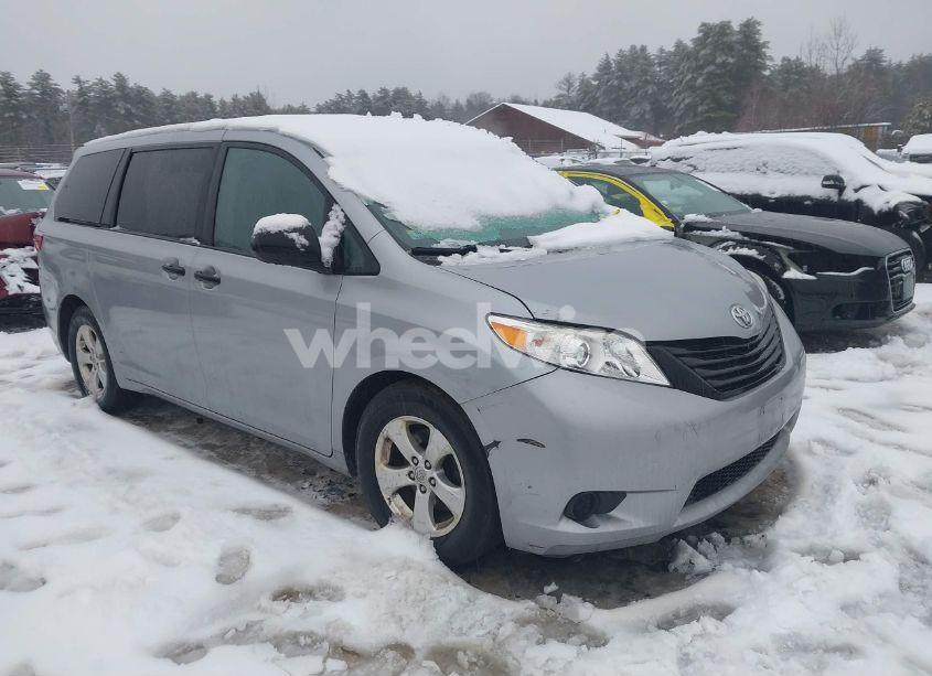 2017 Toyota Sienna L 7 PASSENGER (VIN 5TDZZ3DC9HS802672) main photo