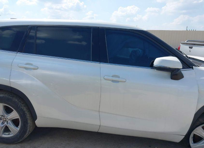 Photo 13 of 2020 Toyota Highlander LE (VIN 5TDZZRAH0LS009367)