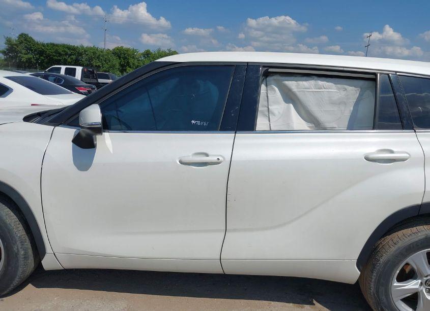 Photo 14 of 2020 Toyota Highlander LE (VIN 5TDZZRAH0LS009367)