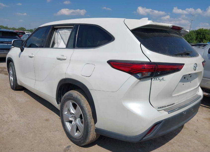 Photo 3 of 2020 Toyota Highlander LE (VIN 5TDZZRAH0LS009367)