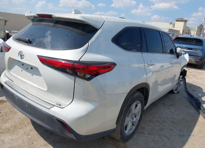Photo 4 of 2020 Toyota Highlander LE (VIN 5TDZZRAH0LS009367)