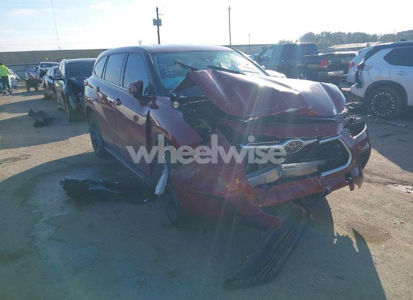 2022 Toyota Highlander LE (VIN 5TDZZRAH1NS132002) main photo