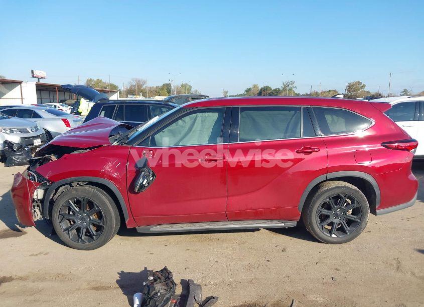 Photo 15 of 2022 Toyota Highlander LE (VIN 5TDZZRAH1NS132002)