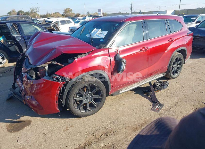 Photo 2 of 2022 Toyota Highlander LE (VIN 5TDZZRAH1NS132002)