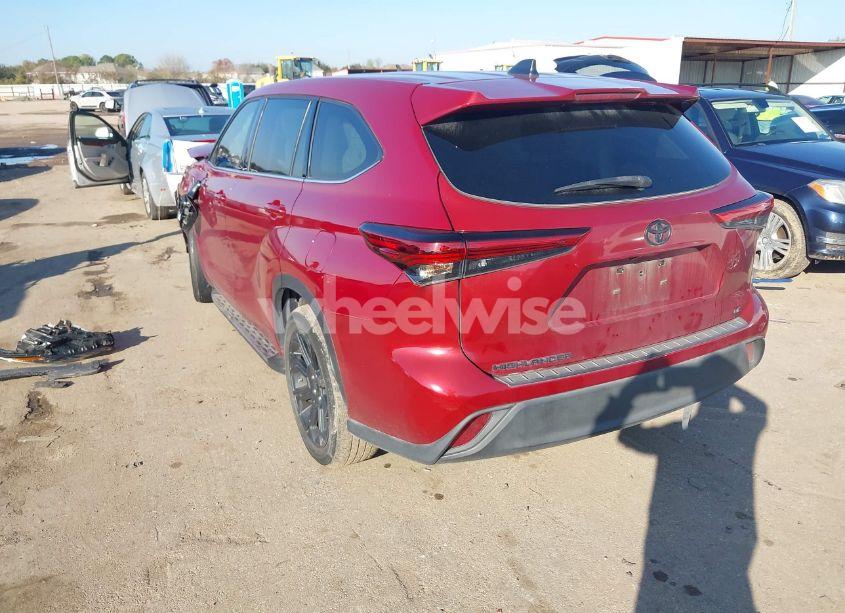 Photo 3 of 2022 Toyota Highlander LE (VIN 5TDZZRAH1NS132002)