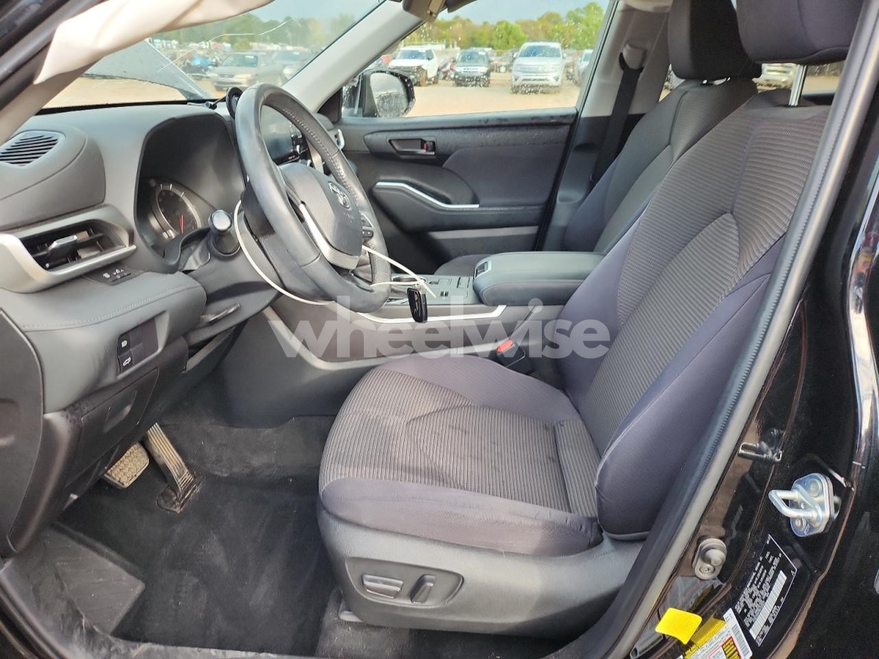 Photo 7 of 2022 TOYOTA HIGHLANDER L (VIN 5TDZZRAH1NS132923)