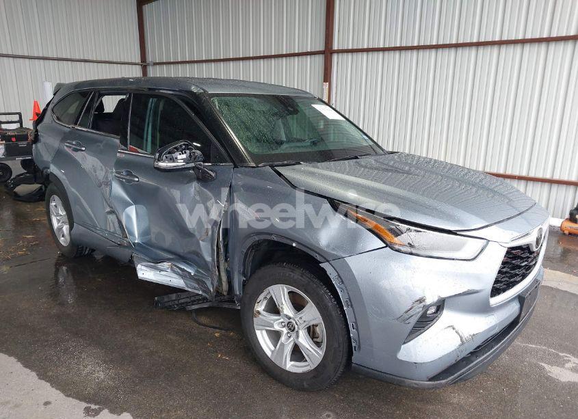 2022 Toyota Highlander LE (VIN 5TDZZRAH2NS135247) main photo