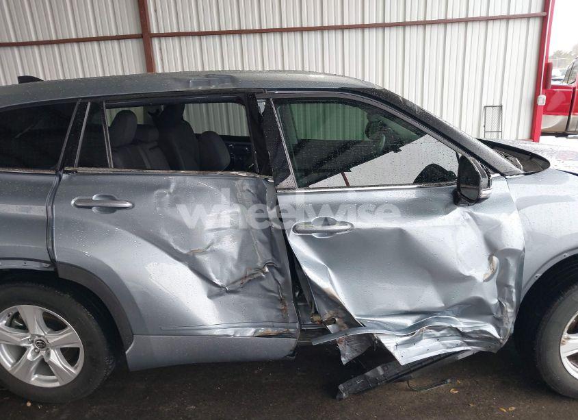 Photo 14 of 2022 Toyota Highlander LE (VIN 5TDZZRAH2NS135247)