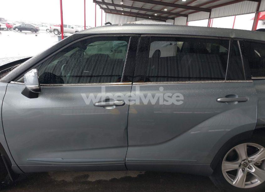 Photo 15 of 2022 Toyota Highlander LE (VIN 5TDZZRAH2NS135247)