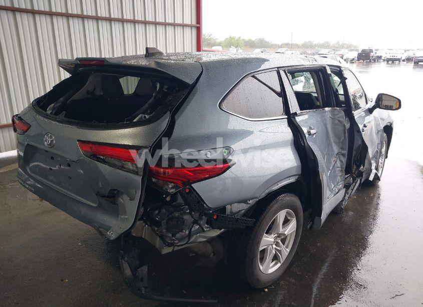 Photo 6 of 2022 Toyota Highlander LE (VIN 5TDZZRAH2NS135247)