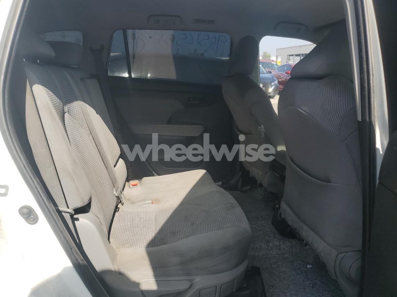 Photo 11 of 2022 TOYOTA HIGHLANDER L (VIN 5TDZZRAH2NS142389)