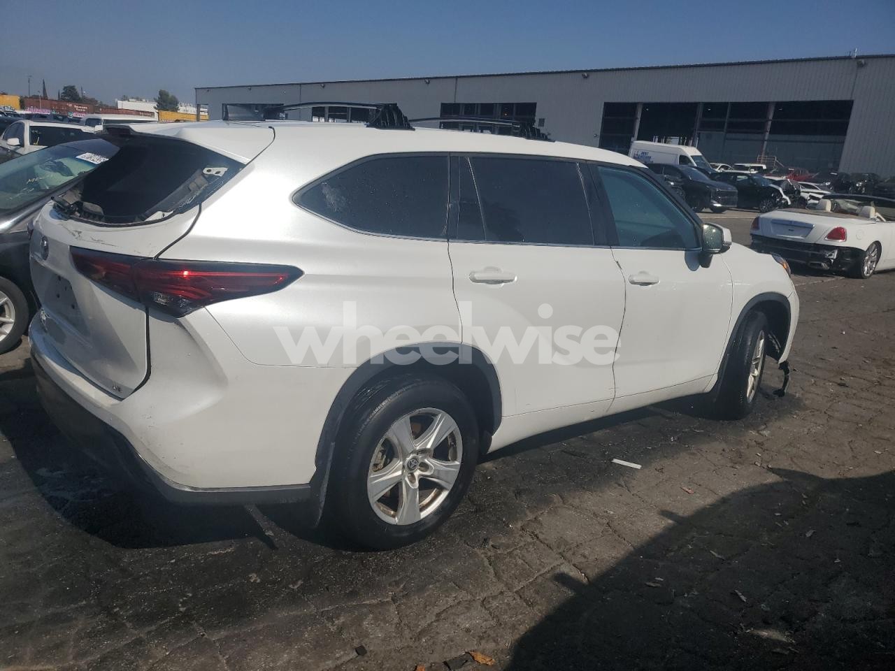 Photo 3 of 2022 TOYOTA HIGHLANDER L (VIN 5TDZZRAH2NS142389)