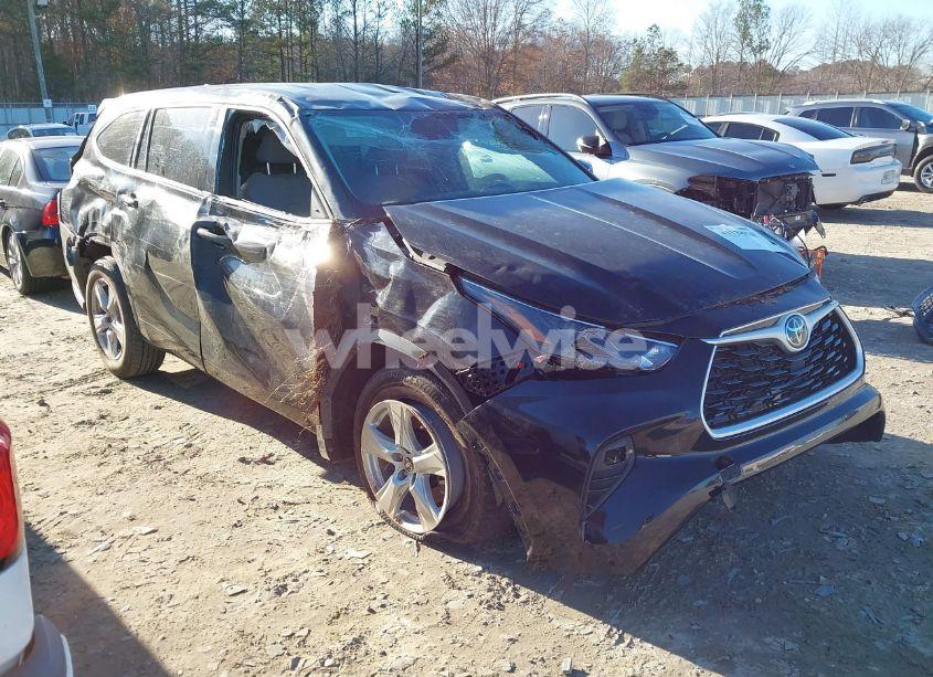 2022 Toyota Highlander LE (VIN 5TDZZRAH2NS142568) main photo