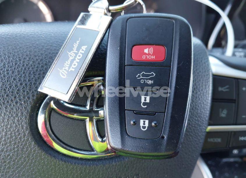 Photo 11 of 2022 Toyota Highlander LE (VIN 5TDZZRAH2NS142568)