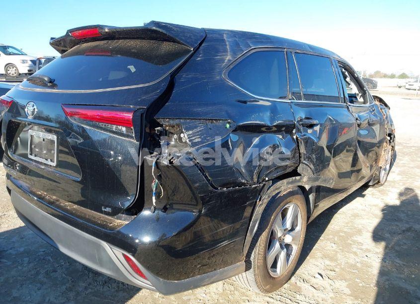 Photo 13 of 2022 Toyota Highlander LE (VIN 5TDZZRAH2NS142568)