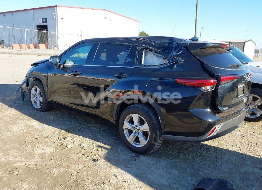 Photo 3 of 2022 Toyota Highlander LE (VIN 5TDZZRAH2NS142568)
