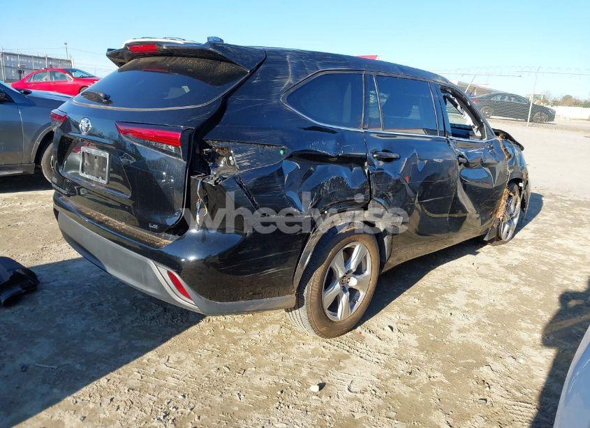 Photo 4 of 2022 Toyota Highlander LE (VIN 5TDZZRAH2NS142568)