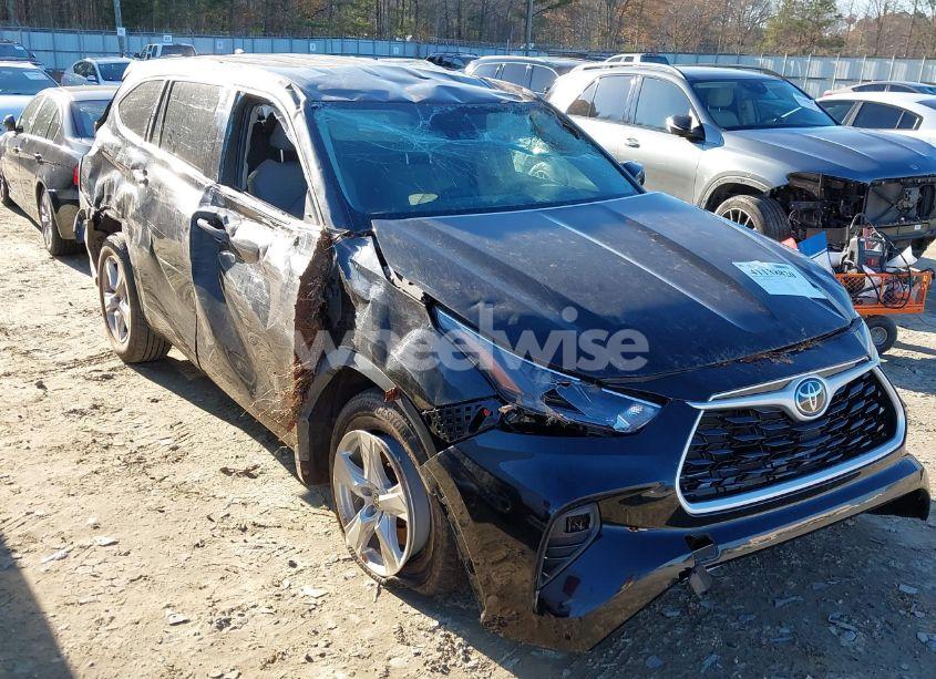 Photo 6 of 2022 Toyota Highlander LE (VIN 5TDZZRAH2NS142568)
