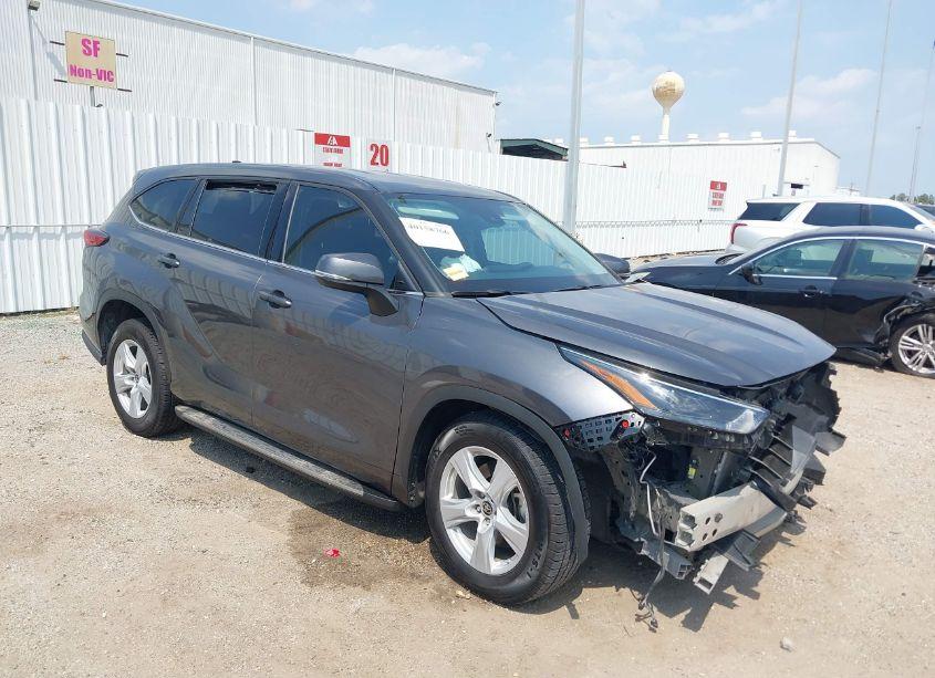 2022 Toyota Highlander LE (VIN 5TDZZRAH2NS556532) main photo