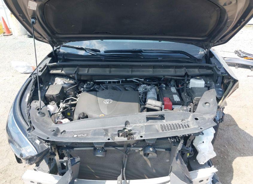 Photo 10 of 2022 Toyota Highlander LE (VIN 5TDZZRAH2NS556532)