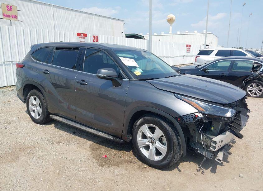 Photo 14 of 2022 Toyota Highlander LE (VIN 5TDZZRAH2NS556532)