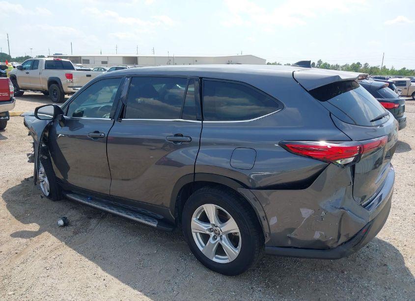 Photo 15 of 2022 Toyota Highlander LE (VIN 5TDZZRAH2NS556532)