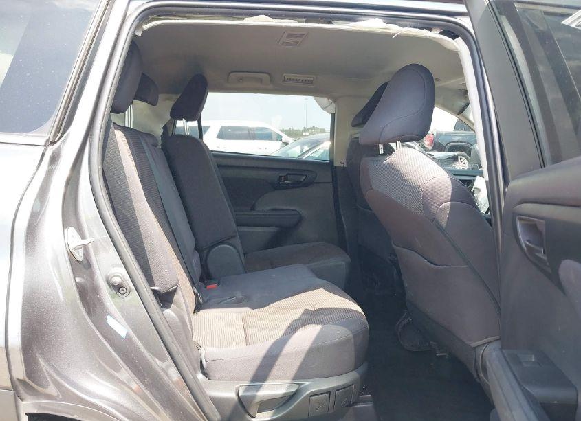 Photo 8 of 2022 Toyota Highlander LE (VIN 5TDZZRAH2NS556532)