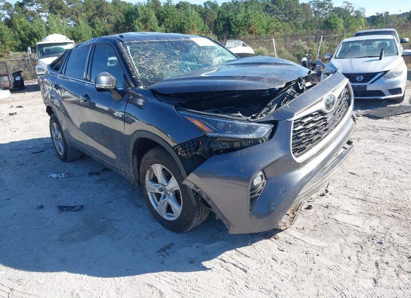 2021 Toyota Highlander LE (VIN 5TDZZRAH3MS529869) main photo