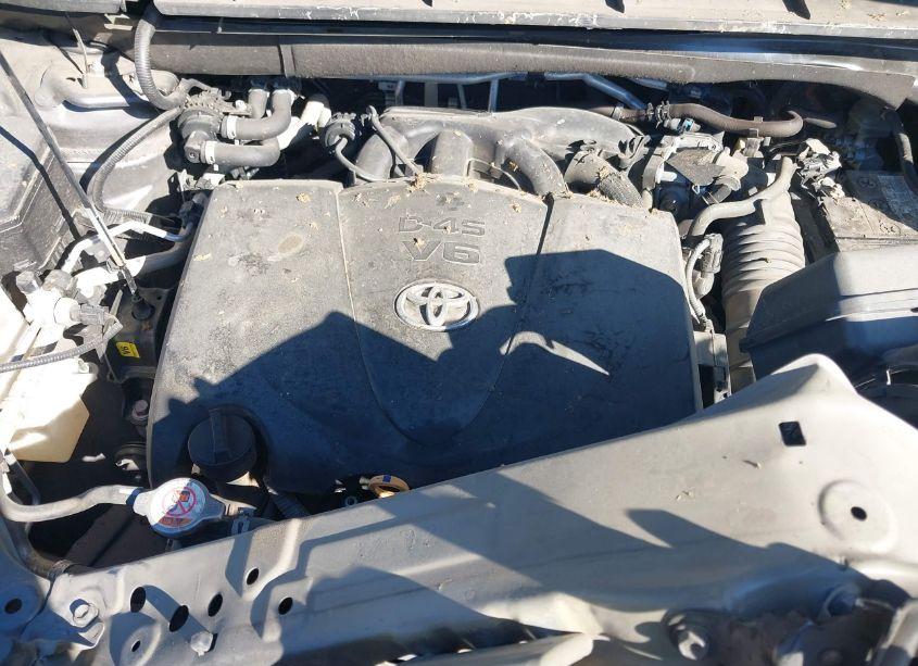 Photo 10 of 2021 Toyota Highlander LE (VIN 5TDZZRAH3MS529869)