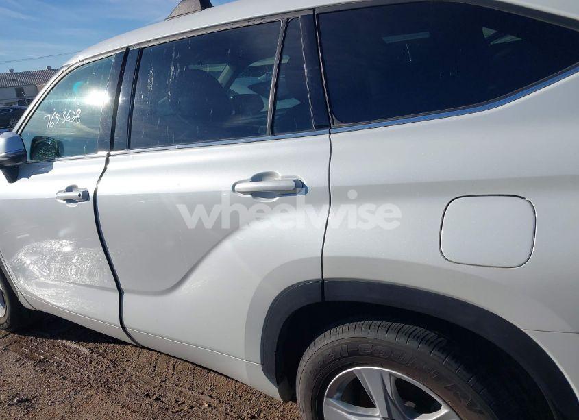 Photo 14 of 2022 Toyota Highlander LE (VIN 5TDZZRAH3NS541716)