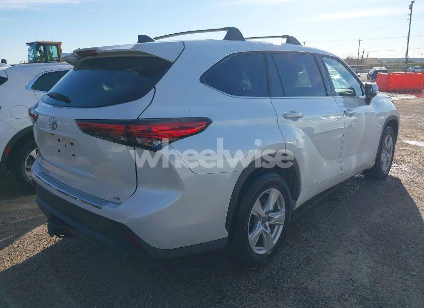 Photo 4 of 2022 Toyota Highlander LE (VIN 5TDZZRAH3NS541716)