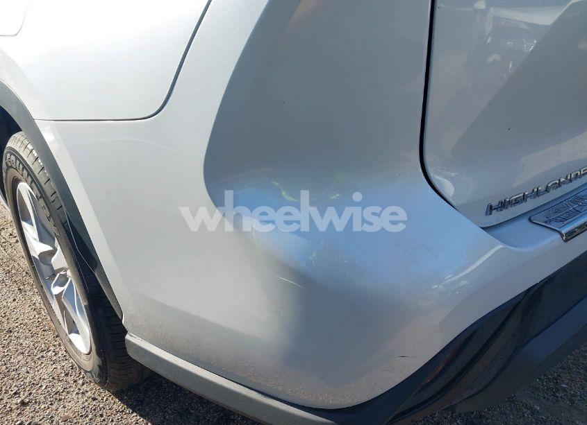 Photo 6 of 2022 Toyota Highlander LE (VIN 5TDZZRAH3NS541716)