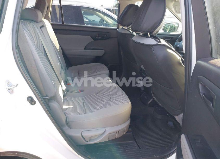 Photo 8 of 2022 Toyota Highlander LE (VIN 5TDZZRAH3NS541716)