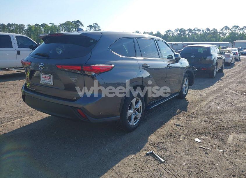 Photo 4 of 2021 Toyota Highlander LE (VIN 5TDZZRAH4MS068164)