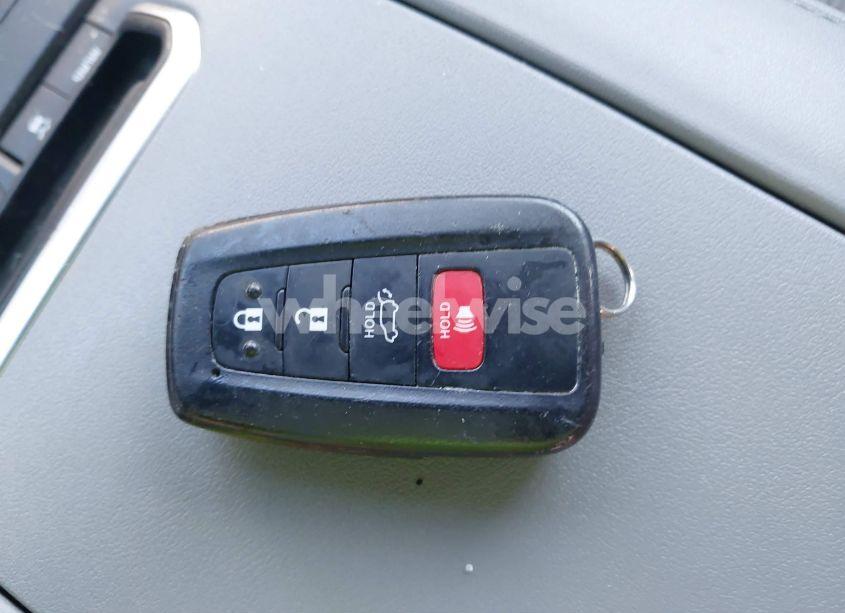 Photo 11 of 2021 Toyota Highlander LE (VIN 5TDZZRAH4MS515690)