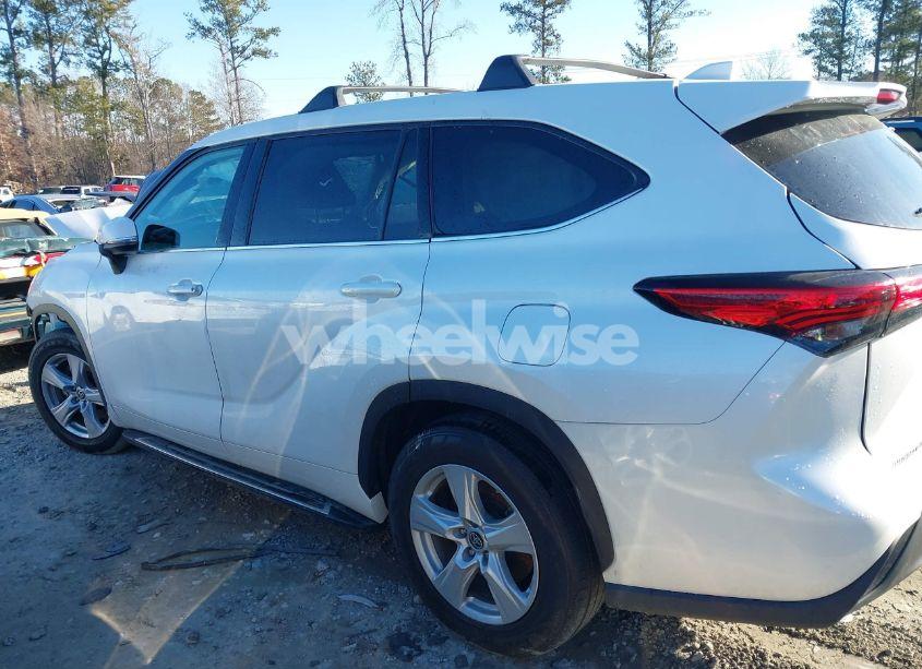 Photo 14 of 2021 Toyota Highlander LE (VIN 5TDZZRAH4MS515690)