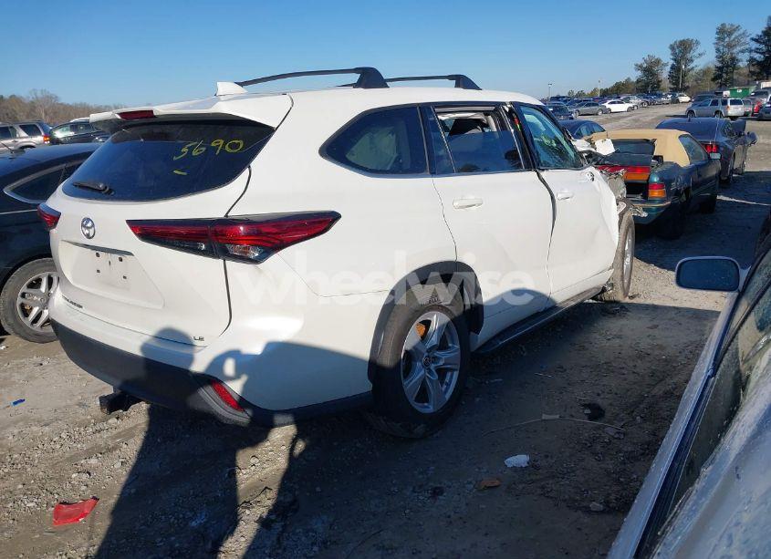 Photo 4 of 2021 Toyota Highlander LE (VIN 5TDZZRAH4MS515690)