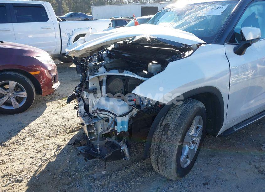 Photo 6 of 2021 Toyota Highlander LE (VIN 5TDZZRAH4MS515690)