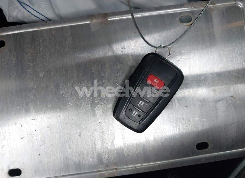 Photo 11 of 2021 Toyota Highlander LE (VIN 5TDZZRAH4MS525894)